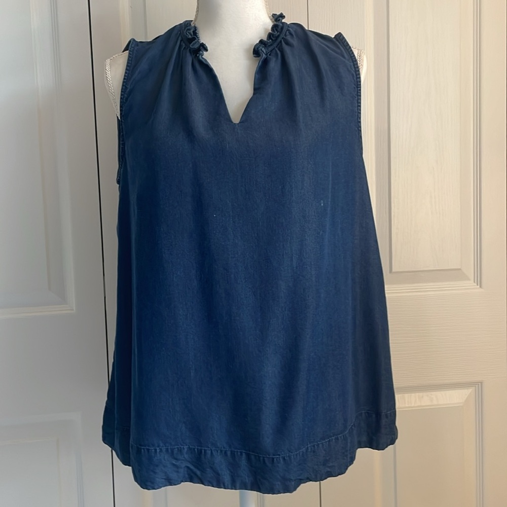 Anne Klein Women’s SZ M Sleeveless Pullover Ruffle Neck Denim -Look Soft Top - Picture 13 of 13